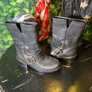 Vince Camuto ankle boots! Store display. Excellent condition 🔥